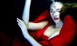 Hoàng Yến phô cơ thể đẹp mê ly dưới nước