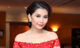 'Siêu vòng 3" Lan Hương diện áo dài, để lộ đôi vai trần gợi cảm