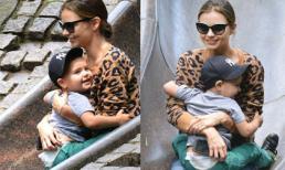 Miranda Kerr chơi cầu trượt cùng con cực tình cảm