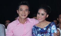 Vợ chồng Quách Ngọc Ngoan "trốn" con đi xem thời trang