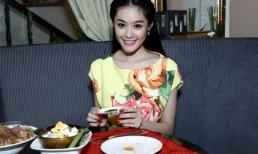 Á hậu Phụ nữ Linh Chi trổ tài làm "siêu đầu bếp"