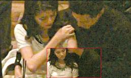 Lâm Phong vô tư ôm hôn bồ 19 tuổi trước mặt bạn bè