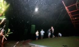 Người Hải Phòng kéo nhau đi xem bão đêm ở Đồ Sơn