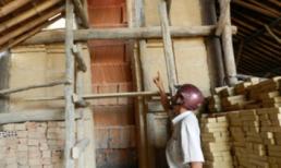 Ông chủ lò gạch bệnh hoạn tra tấn vợ thâu đêm rồi bắt 'yêu'