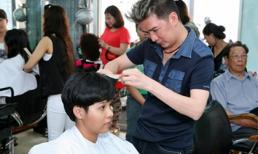 Mr Đàm tự tay cắt tóc cho nữ sinh gây sốt The Voice