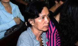 Hình ảnh tội nghiệp của mẹ hoa hậu bán dâm tại tòa