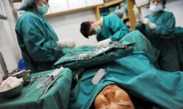 Phẫu thuật chuyển giới tốc hành trên đất Thái Lan