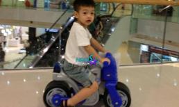 Subeo cực "ngầu" ngồi xe motor đi chơi cùng bố