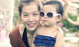 MC Diệp Chi khoe con gái đáng yêu với bikini