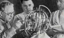 "Choáng" với cách làm đẹp kỳ dị của phụ nữ những năm 20