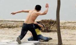 Chồng đập đầu vợ xuống đường cho đến chết