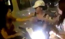 Thiếu nữ đi SH tát gái chạy Vespa giữa phố