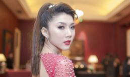 Ngọc Quyên kiêu sa với đầm đỏ