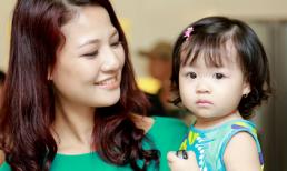 Cận cảnh nét ngây thơ trong veo của con gái Trần Thị Quỳnh