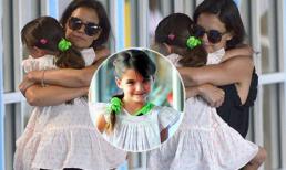 Suri lớn tướng vẫn bắt mẹ bế