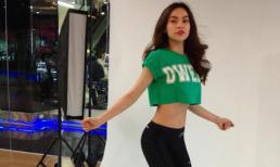 Hà Hồ lộ vòng eo siêu nhỏ, đẹp không thua gì Ngọc Trinh