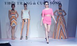 Chung Thục Quyên quyến rũ trên sàn diễn 