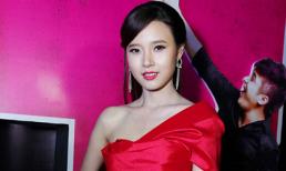 Midu diện váy đỏ rực, kiêu sa đi gặp "hoàng tử"