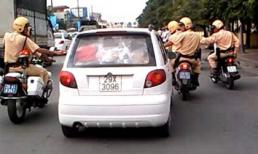 Hà Nội: Hàng chục cảnh sát bủa vây tài xế xe điên