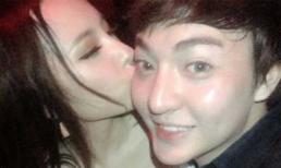 Lộ ảnh Angela Phương Trinh ôm hôn trai lạ trong vũ trường