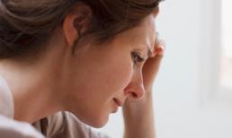 Đêm động phòng, vợ khóc ngất vì nhớ người cũ