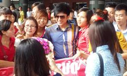 Đan Trường làm tắc nghẽn sân bay Nội Bài