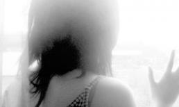 Oái oăm cô bé thề chờ 'yêu râu xanh' ra tù làm đám cưới