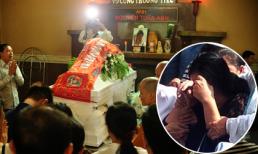 Mẹ Wanbi Tuấn Anh khóc ngất khi đưa linh cữu con đi hỏa táng