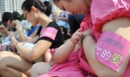 Nam giới Trung Quốc làm nghề vắt sữa bà đẻ: Sung sướng và thị phi