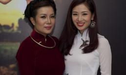 Hoa khôi Thu Hương cùng chị gái đằm thắm với áo dài dân tộc