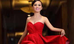 Em gái Cẩm Ly quyến rũ ánh nhìn với váy cúp ngực