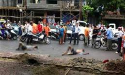 Đào trúng dây điện, 2 công nhân bị cháy đen