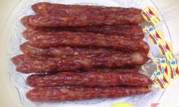 Đào lợn chết chôn dưới đất lên để làm lạp xưởng