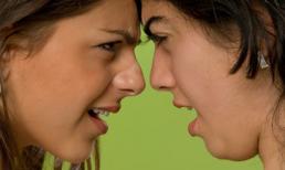 Gái xinh - hư "chiến đấu" với gái xấu - ngoan nơi công sở