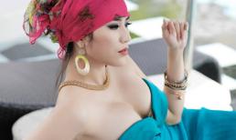 Hoa khôi thời trang Trúc Phương khoe khe ngực đầy ắp