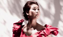 Hà Kiều Anh kiêu sa đón nắng