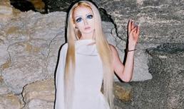 Búp bê sống gây sốc khi tuyên bố kiếp trước là... vua