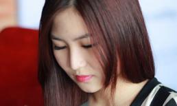 Hương Tràm bị cướp điện thoại trên phố