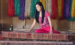 Dương Cẩm Lynh trổ tài dệt chiếu trong “Gió về cù lao”