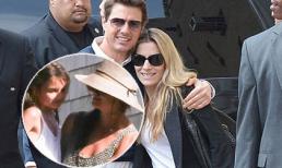 Tom Cruise tình tứ với gái lạ, mặc con gái đi nghỉ với vợ cũ