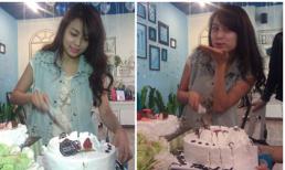 Hoàng Thùy Linh rạng rỡ cắt bánh đón tuổi 25