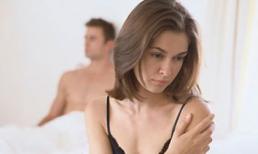 Chồng "mây mưa" với gái trẻ, có nên cặp trai để khẳng định sức hút?