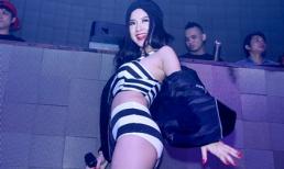 Những ca sĩ chuộng mốt quần siêu ngắn trên sân khấu