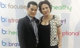 Bồ Vũ Hoàng Việt diện áo quá đỗi sexy, đi giao lưu cùng doanh nhân