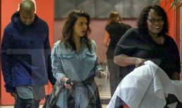 Kim "siêu vòng ba" lần đầu xuất hiện cùng con gái mới sinh