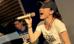 Mỹ Tâm mặc "bụi bặm" đi tập hát