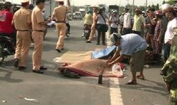 Bố chở con đi nhập học, cả hai cùng tử nạn