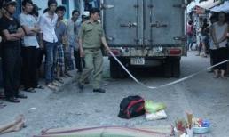 Mẹ khóc thét ôm thi thể con gái bị xe tải cán tử vong