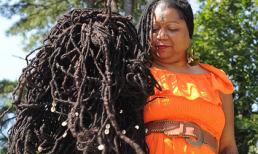 Người phụ nữ sở hữu mái tóc kỷ lục dài 17 mét, nặng 19 kg