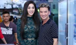 Khanh Chi Lâm váy ren mỏng, mừng Đàm Vĩnh Hưng làm "Vua"